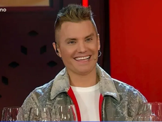 Santiago del Moro ingresó a la casa de Gran Hermano y revolucionó la convivencia. Santiago del Moro ingresó a la casa de Gran Hermano y revolucionó la convivencia.