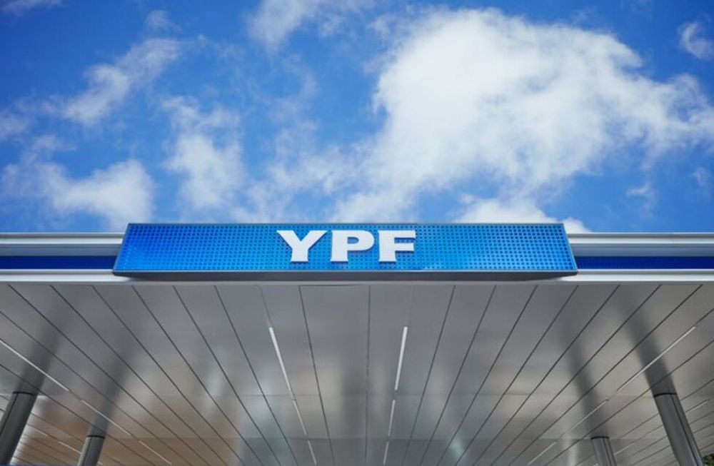 Lo más probable es que la Argentina apele y que, al mismo tiempo, se le pida a la Corte suspender la apelación a la espera del cambio de gobierno, reveló el asesor financiero Sebastián Maril. Foto: YPF