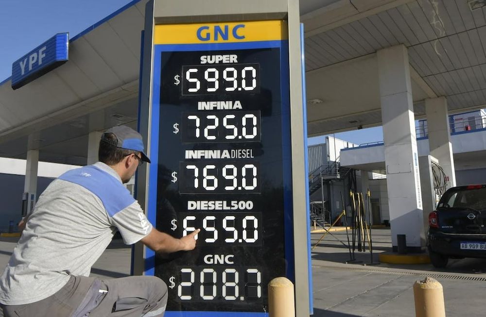 Aumento de combustibles en YPF: entre 37 y 40% más - Foto: Orlando Pelichotti / Los Andes