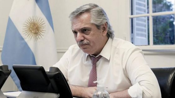 Con la promesa de reducir el déficit, abre la negociación con el FMI