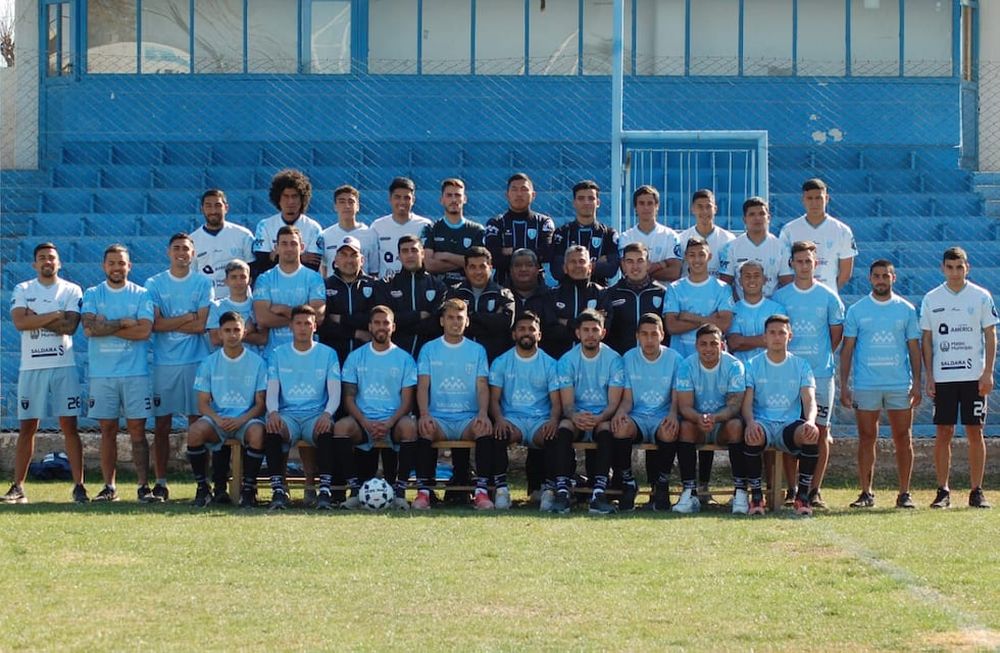 GRUPO COMPLETO. La foto de presentación de un plantel que está haciendo historia y quiere pegar un gran salto de categoría. / Foto: Emma Rodríguez.
