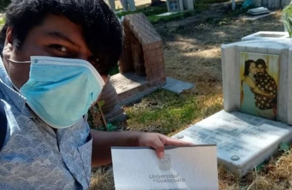 El joven cumplió la promesa que le había realizado a sus padres. Foto: Gentileza