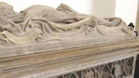 Esculturas de cadáveres con modelos reales