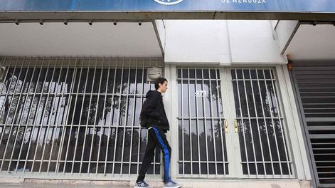 Frente del edificio de la Federación Económica de Mendoza, ubicado en calle Pedro Molina 471 de Ciudad. Foto: José Gutierrez / Los Andes