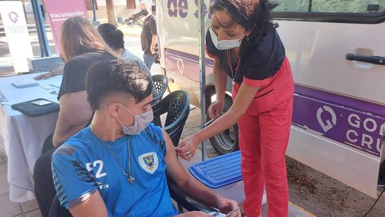 Godoy Cruz: avanza la vacunación en escuelas de verano y se sumaron Andes Talleres y el Tomba