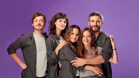 Elenco Estelar Tomás Fonzi, Sabrina Garciarena, Malena Sánchez y Michel Noher un cuarteto que promete emocionar y entretener en cada momento de Pequeños Grandes Momentos.