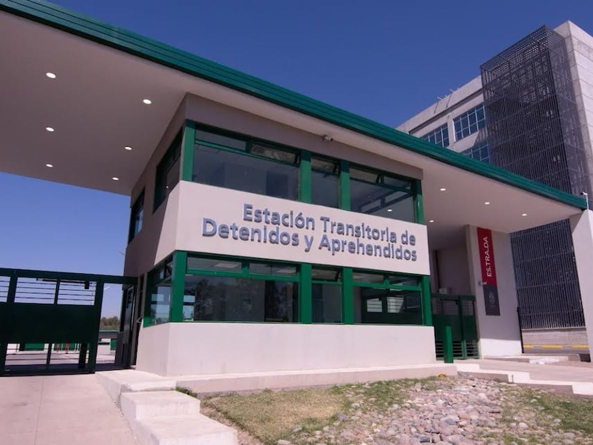 La titular del Ministerio de Seguridad y Justicia de la provincia, Mercedes Rus, informó que los detenidos ya fueron ingresados a la a la Unidad 12 – Estación Transitoria de Detenidos y Aprehendidos (Estrada). Foto: Mercedes Rus en X, antes Twitter.