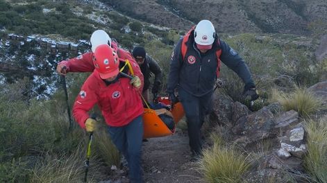 Una mujer se descompensó mientras subió el cerro El Gateado, se cayó y tuvo que ser evacuada en helicóptero