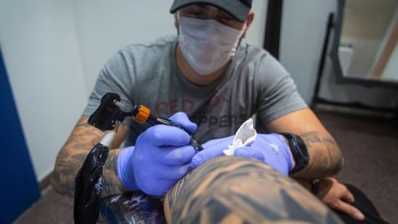 Onokonda, anunció hace semanas que iba a poner a la venta huecos de su piel para quien quisiera publicitarse. / Foto: Ilustrativa / Ignacio Blanco / Los Andes