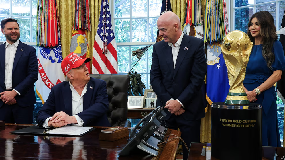 El presidente de Estados Unidos, Donald Trump y el titular de la FIFA, Gianni Infantino ofrecieron detalles sobre el sorteo del Mundial 2026.