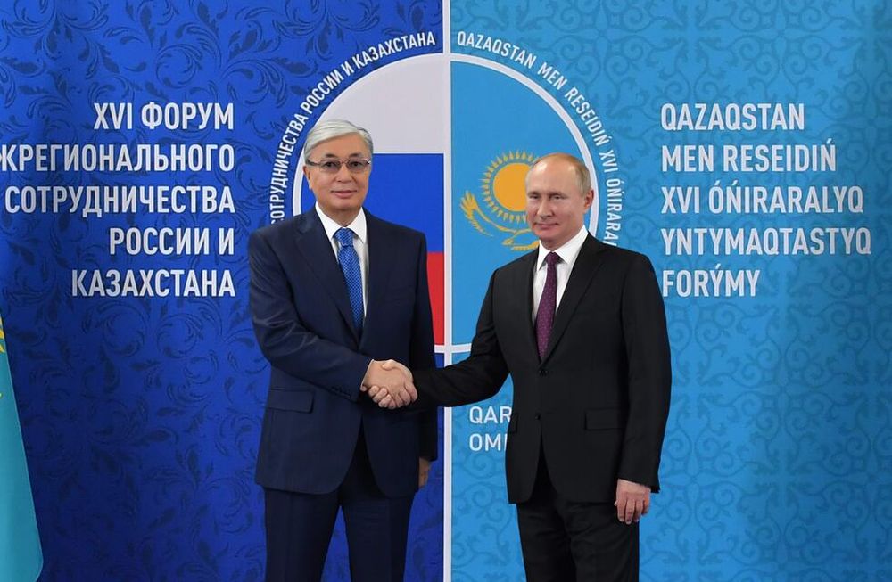 Kassym-Jomart Tokayev y Vladimir Putin, presidentes de Kazajistán y Rusia respectivamente, durante su encuentro en Moscú.