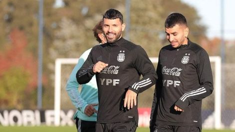 El Kun Agüero se sumó a los trabajos del Seleccionado argentino y podría viajar a Colombia.