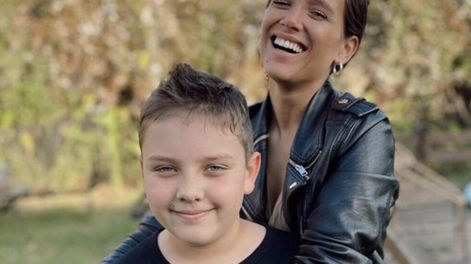 Barbié Vélez junto a su hermano Thiago