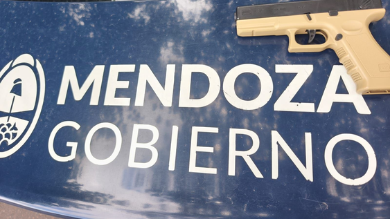 Aprehendieron a cuatro menores con una réplica de arma en Godoy Cruz &nbsp;