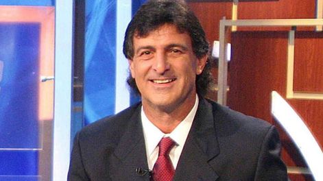 Mario Kempes destrozó a Maradona en twitter por hacer campaña en Venezuela