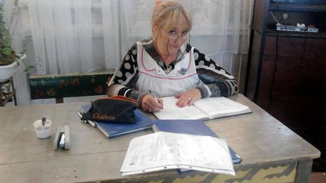 Los Andes | A Chabela, en Vista Flores todos la conocen porque dedicó su vida a la docencia desde 1978 en la escuela Malvinas Argentinas. Foto: gentileza