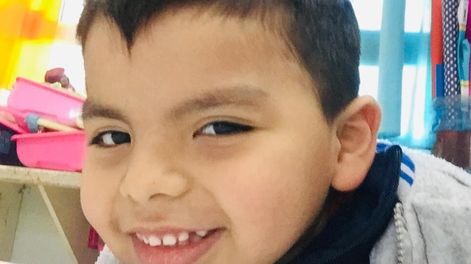 Los Andes | Efraín Dalcecco es uno de los voluntarios que siempre está ayudando en un comedor comunitario. Pero ahora él y su familia necesitan ayuda para viajar a Paraguay e iniciar un costoso tratamiento de células madre. Cómo ayudar. Foto: Gentileza.