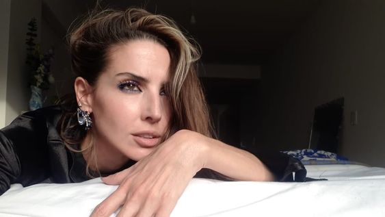 La conductora mendocina Amalia Díaz Guiñazú pisa fuerte en los medios porteños.