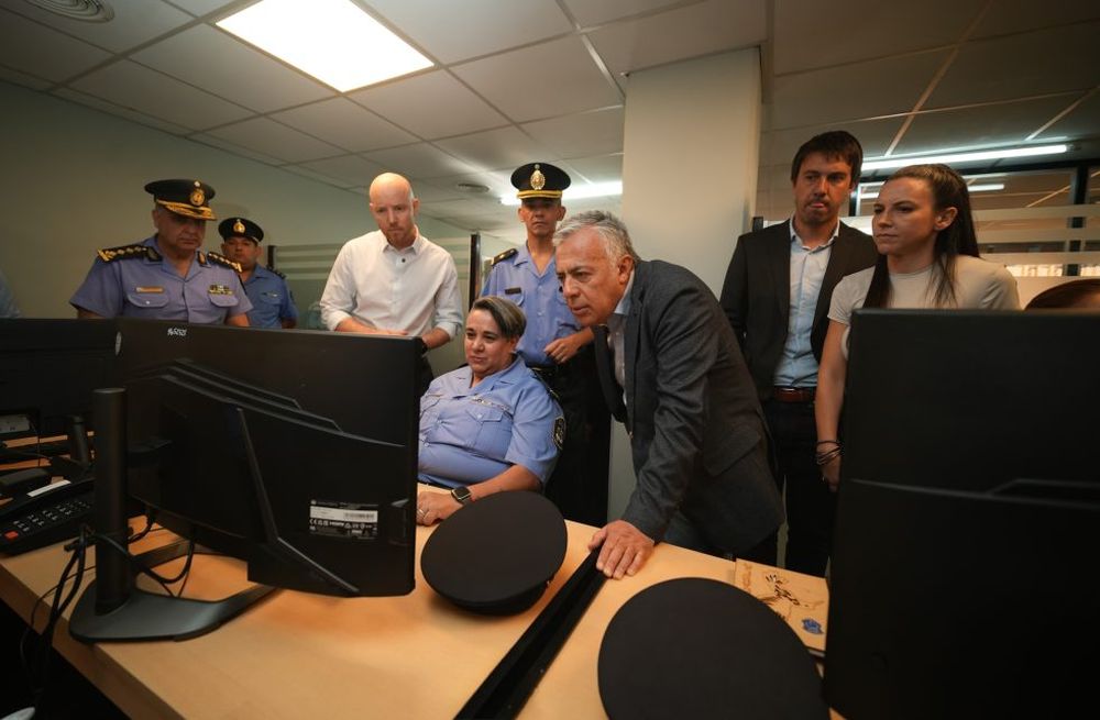 El gobernador Alfredo Cornejo encabezó el acto de inauguración junto al intendente de Luján, Esteban Allasino, y la ministra de Seguridad, Mercedes Rus.&nbsp;&nbsp;