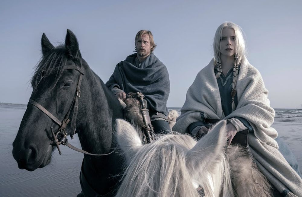 Alexander Skarsgård y Anya Taylor- Joy en una escena de The Northman. (AP)