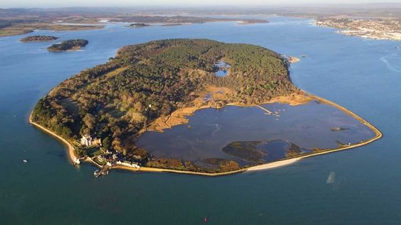 La isla permaneció alejada del ritmo de actividad que había caracterizado su pasado.