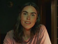 La estructura de la serie consta de ocho episodios con una duración aproximada de cinco minutos cada uno, diseñados para un consumo rápido.