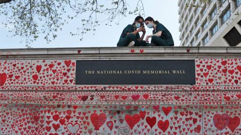 Los Andes | Muro conmemorativo de los fallecidos por Covid-19 en el Reino Unido. (AP)