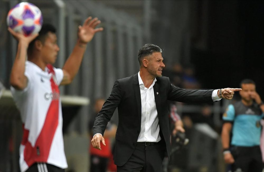 El cordobés Demichelis espera por los refuerzos.