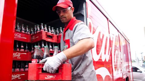 La mayoría de los puestos requieren modalidad presencial y dedicación completa.