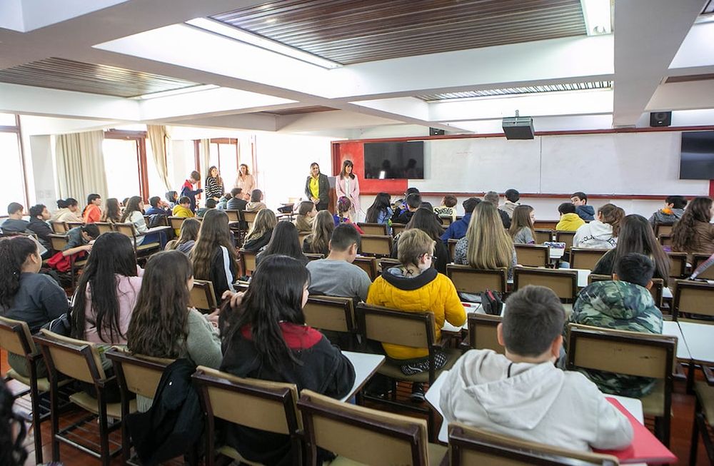 En agosto, miles de aspirantes iniciaron los encuentros presenciales para ingresar a los colegios secundarios de la Universidad Nacional de Cuyo. Foto: Los Andes