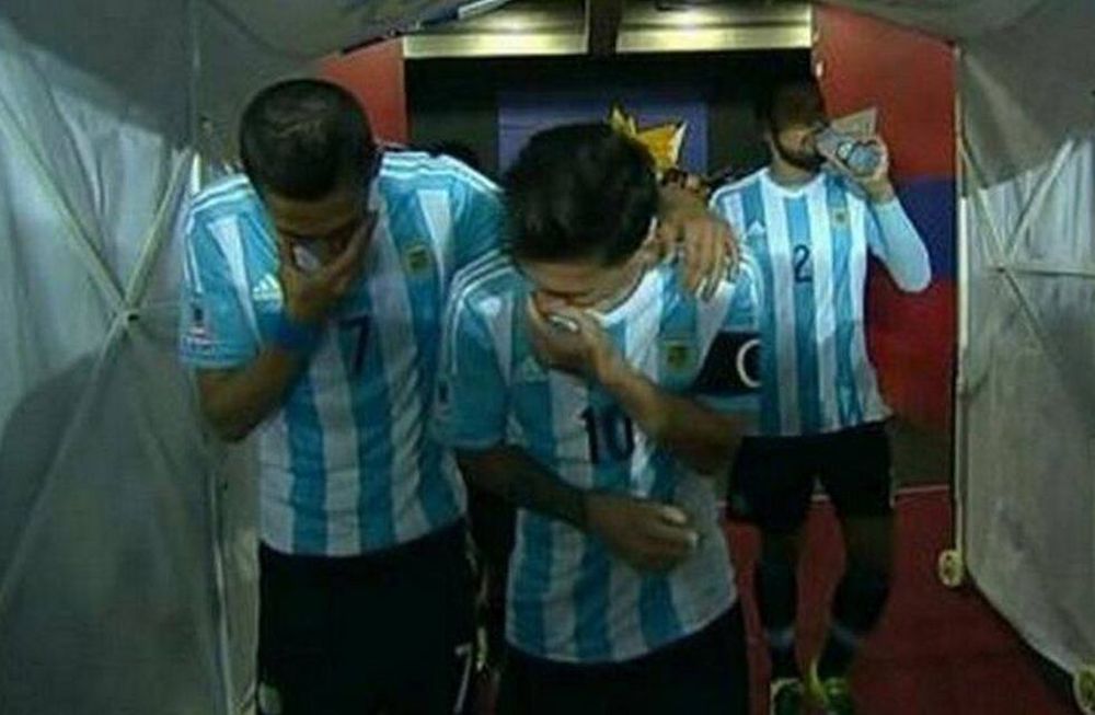 ¿Querés saber qué se dijeron Messi y Di María en el entretiempo del partido contra Paraguay?