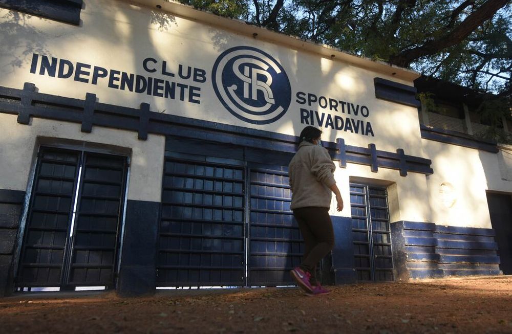 Frente e ingreso a las instalaciones del Club Sportivo Independiente Rivadavia, ubicado en el parque General San Martin de Ciudad. / José Gutiérrez