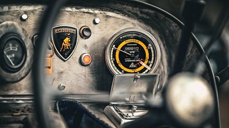 Los Andes | El instrumental del tractor que rinde tributo a sus antepasados que se construyeron utilizando piezas de vehículos en desuso de la Segunda Guerra Mundial.