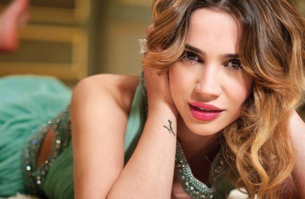 Celeste Cid ahora tiene pelo rosado