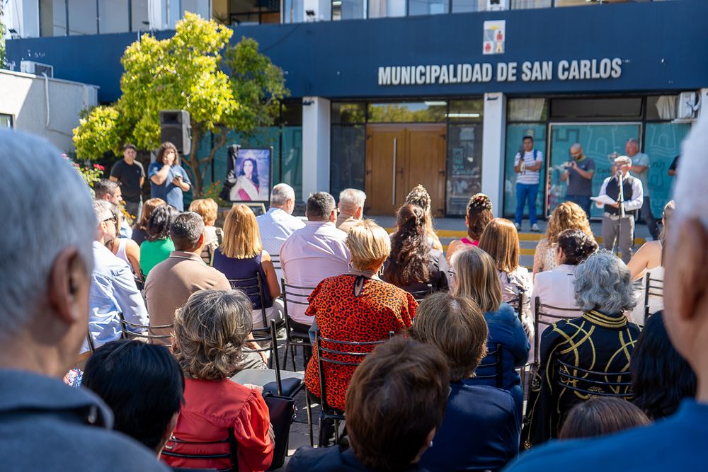 Autoridades provinciales y departamentales, reinas, familiares y vecinos participaron del acto. 