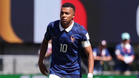 El delantero del Real Madrid guió a Francia a un sólido triunfo frente a Senegal y se convirtió en el máximo artillero de la historia del equipo francés.