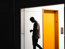 la psicologia dice que las personas que siempre revisan dos veces la puerta antes de salir no necesariamente son desconfiadas