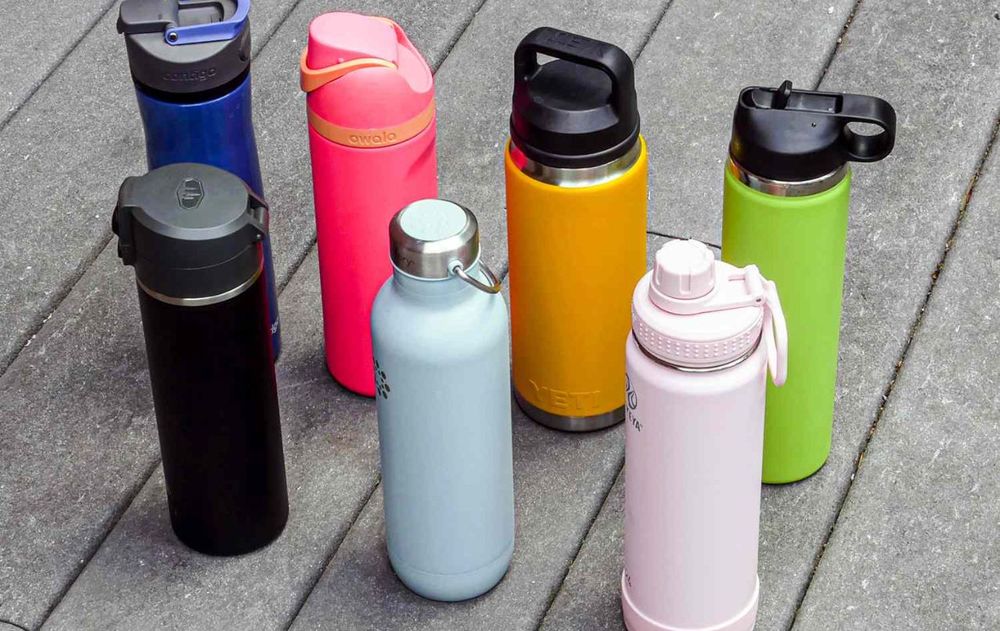 Las botellas para el agua mantienen la temperatura por una larga duración, según el material de su interior.