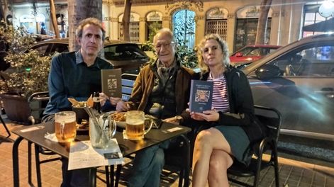 Presentación de Cuando florezcan los agapantos y Spoiler.