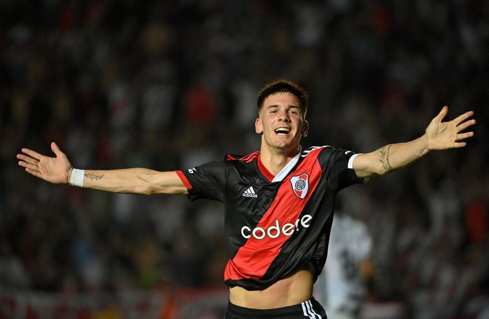 Franco Mastantuono, el pibe sensación de River (Prensa River) sufrió una lesión y estará 10 días inactivo. / Gentileza.