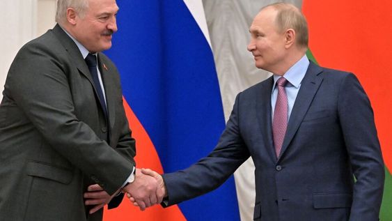 Alexandr Lukashenko y Vladimir Putin, presidentes de BIelorrusia y Rusia respectivamente, en una imagen de archivo.