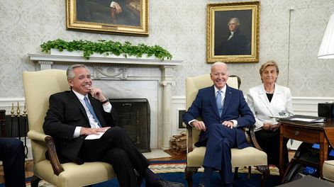 Los Andes | El presidente de los Estados Unidos, Joe Biden, se reunió con el presidente Alberto Fernández en la Oficina Oval de la Casa Blanca en Washington, DC. Foto: EFE/EPA/Yuri Gripas / POOL