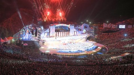 Con la semana a pleno con eventos por la Fiesta Nacional de la Vendimia, se han dispuesto servicios especiales de transporte. Acto Central de la Fiesta Nacional de la Vendmia en el Teatro Griego Frank Romero Day