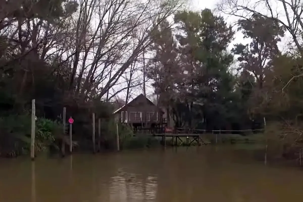 Así es la casa en una isla que tiene Germán Martitegui.