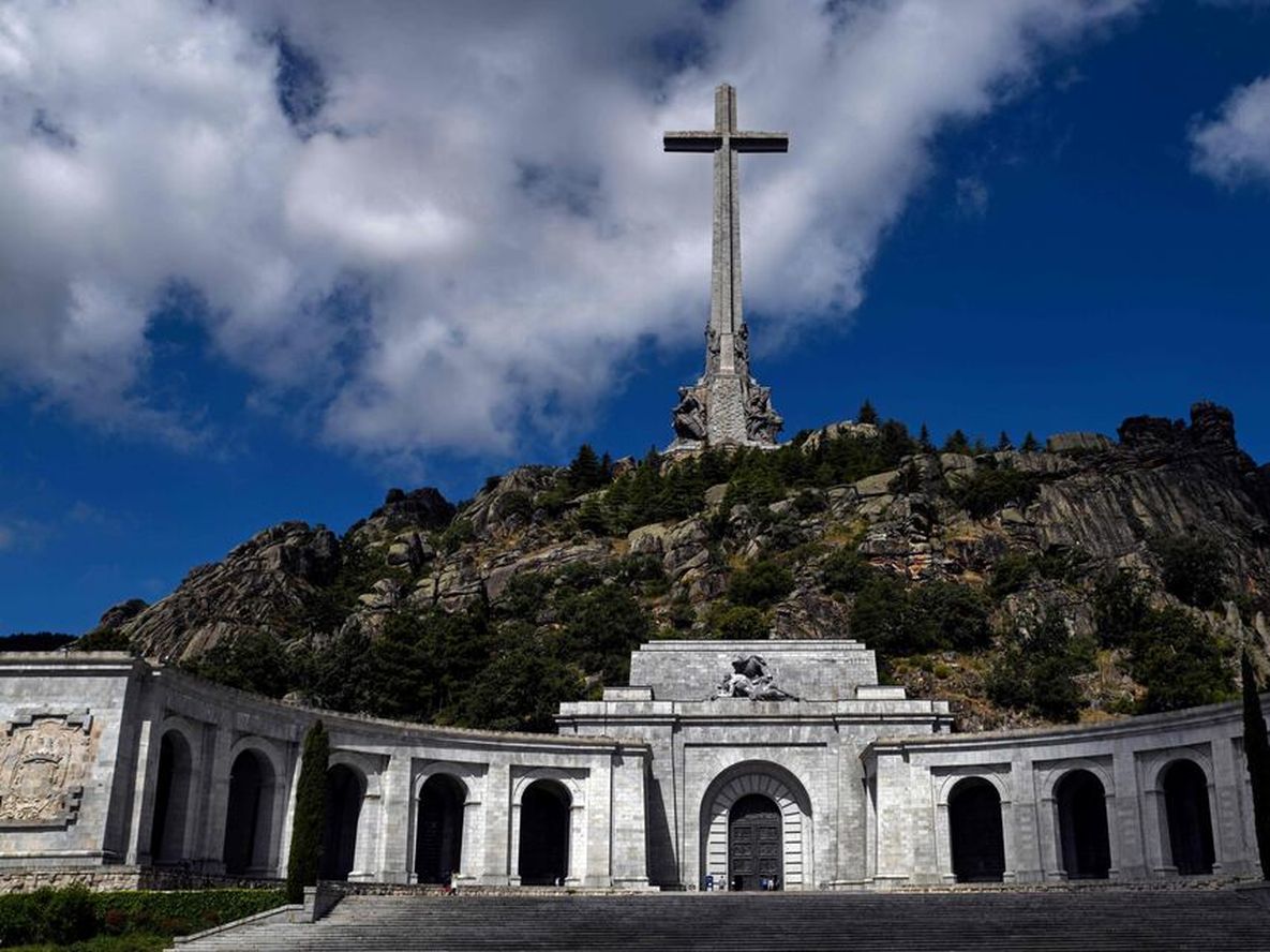 El Parlamento español da luz verde a exhumar a Franco de su mausoleo