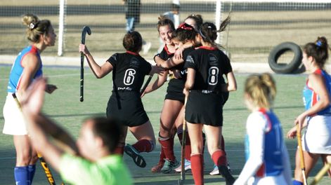 Hockey sobre césped: Tordos, UNSJ y Peumayén golearon en el arranque del torneo