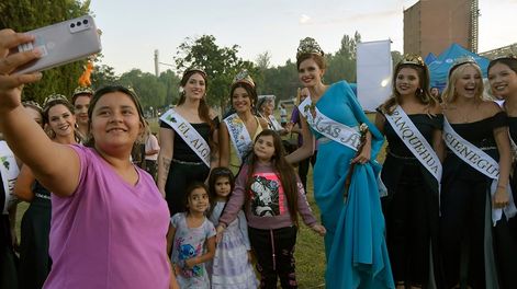Los Andes | Santa Rosa, Las Heras y Lavalle dieron el puntapié inicial y llevaron al lugar una muestra de su tradición y su cultura. | Foto: Orlando Pelichotti / Los Andes