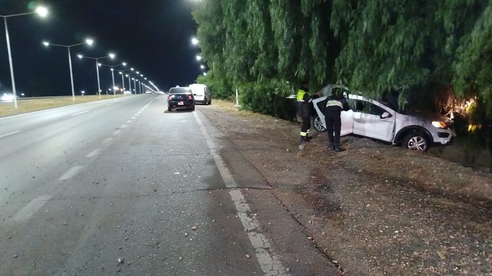 El vehículo circulaba por la lateral del Acceso Este con dirección de Oeste a Este en Guaymallén.&nbsp;