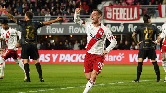 Giuliano Galoppo de Cabeza, convirtió el primer tanto de River Plate vs. Estudiantes de La Plata por la fecha 8 del Torneo Clausura.&nbsp;