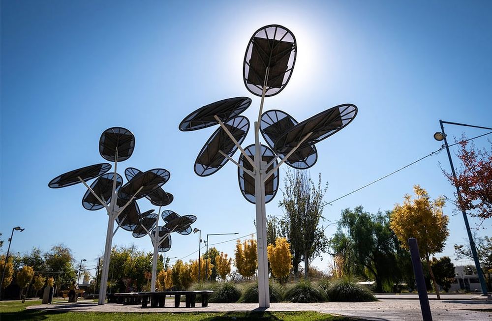 Uno de los municipios interesados en ampliar el uso de la energía fotovoltaica es Godoy Cruz, que busca inyectar más excedente a la red y ahorrar en luminarias públicas. Foto: Ignacio Blanco / Los Andes